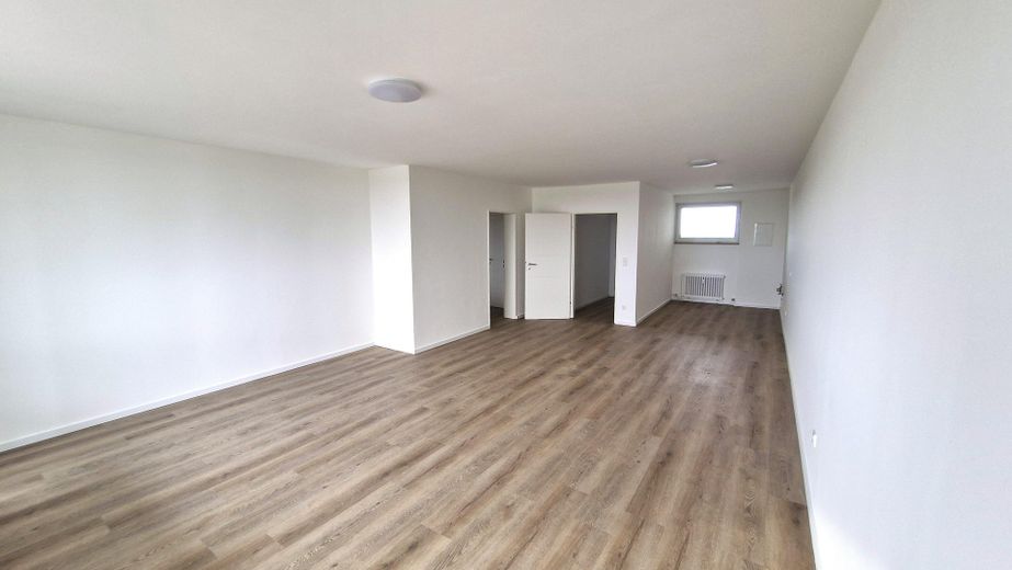 Frisch renoviert, ohne Provision >> 3-Zimmer-Eigentumswohnung, Balkon & Tiefgarage – Esszimmer und Küche