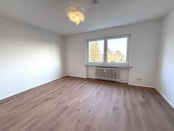 Świeżo zmodernizowane mieszkanie 3-pokojowe z dalekim widokiem – Schlafzimmer