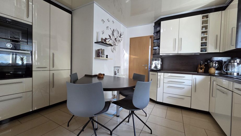Élégante maison individuelle avec logement indépendant – Küche