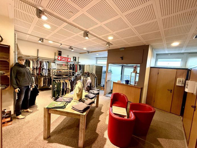 Alquiler de local comercial / superficie de tienda de 212 m² en una ubicación privilegiada en Borkum – Ladenfläche hinterer Bereich