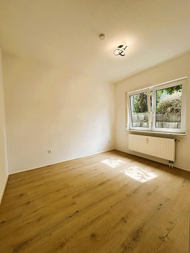 Ristrutturato con finiture di pregio: appartamento di 2,5 locali con terrazza e posto auto – Ruhiges Schlafzimmer