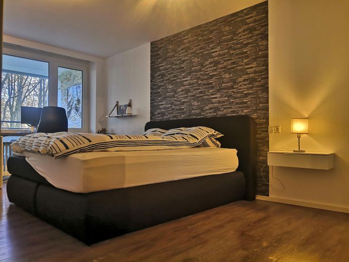 2,5 locali con vista sul bosco | Interessante investimento immobiliare – Schlafzimmer