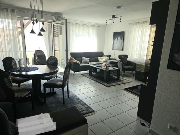Gepflegte 2-Zimmer-Wohnung mit Balkon und Einbauküche in Leonberg-Gebersheim – Wohnzimmer_1