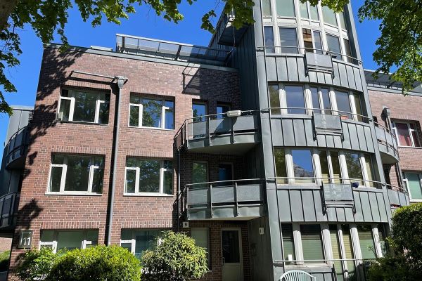 Appartement en duplex avec galerie baigné de lumière, caractère loft, orientation sud et place de parking en sous-sol sans agent immobilier, prix négociable
