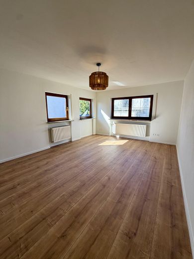 منزل شبه منفصل مُجدّد بحديقة – 100 م² مساحة سكنية، مرآب في تسيرندورف – Schlafzimmer im 1. OG
