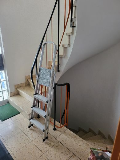 Gepflegtes 3-Familienhaus in Freiberg am Neckar – EG Treppenhaus