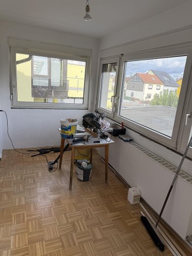 أول إشغال بعد التجديد: شقة مشرقة من 3 غرف مع غرفة غسيل وقبو – Zimmer 3 mit Parkett