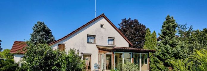 Familienglück auf 682 m² Grundstück in Aiterhofen: EFH mit viel Potenzial & moderner Heizung (2010)
