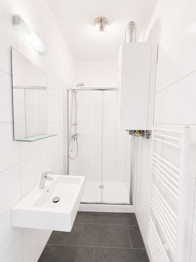 Gepflegte 3-Zimmer-Wohnung mit Einbauküche in Wilhelmshaven – Badezimmer