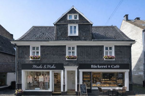 Seltene Gelegenheit: Charmantes Schieferhaus mit historischem Flair, Wohnbereich und 2 Ladenlokalen