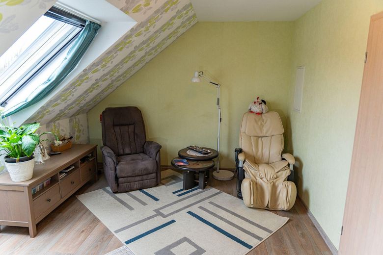 Vielseitige Gewerbeimmobilie in Wietmarschen OT Lohne: Halle, Büro & Wohnhaus – Arbeitszimmer OG
