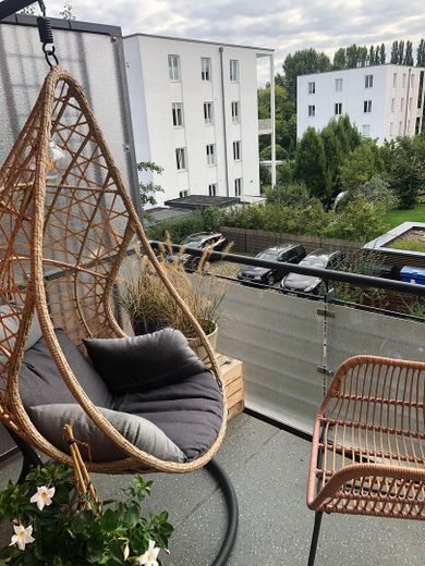 Piso de 3 habitaciones con balcón y amplio sótano, incluida plaza de aparcamiento – Foto 7