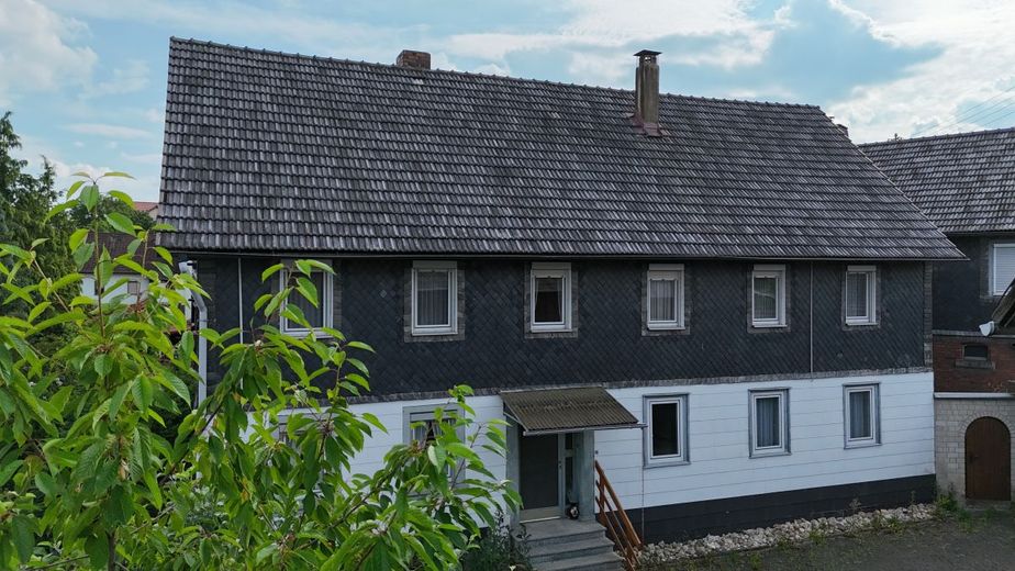 Projekt Traumhaus: Historisches Zweifamilienhaus mit gigantischem Potenzial in 96342 Stockheim-Burggrub! – Wohnhaus Eingangsbereich