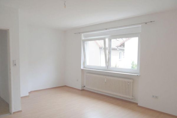 Sehr schöne, große und helle 2-Zi Whg mit Autoabstellplatz in Biebelried