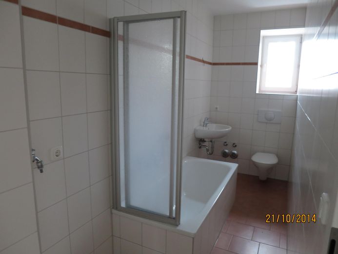 Hochwertige und Schöne 2-Raumwohnung in guter Lage mit EBK – Bad