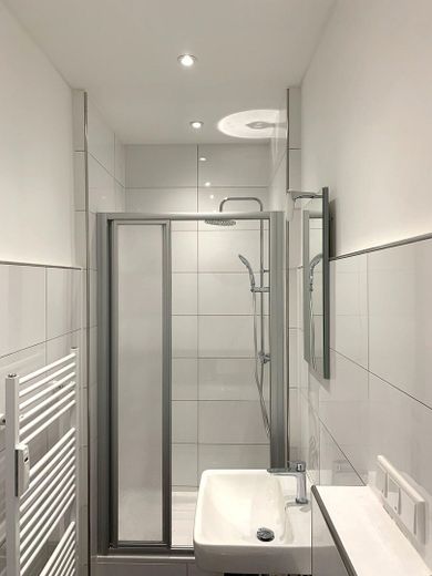Großfamilienparadies mit großem Grundstück und zu prüfender Entwicklungsperspektive – 1. OG Badezimmer 