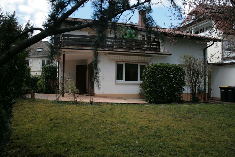 Großzügiges Zweifamilienhaus in bester, zentrumsnaher Lage in Müllheim – 938e658f-d482-4d82-ac1e-361aa7ceae84