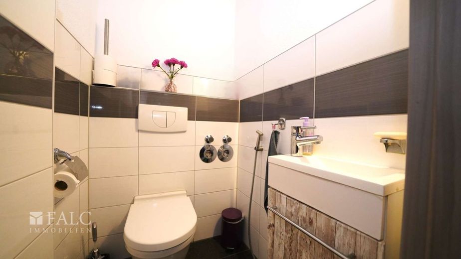 Charmante Wohnung in historischer Kurstadt - FALC Immobilien Heilbronn – Separates WC
