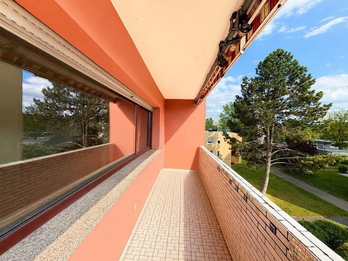 von Privat Eigentumswohnung  Großzügige 4-Zimmer-Wohnung in Olewig mit Balkon, Garage und Stellplatz – Balkon