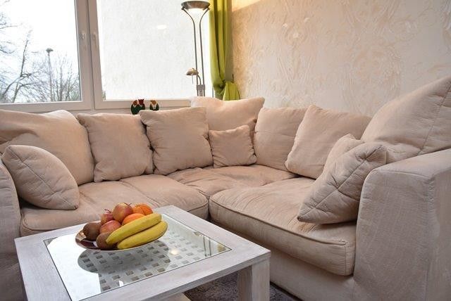 Commission-free 4-room apt., heating NEW, roof 2018 NEW! Parquet, high-quality fittings! – Wohnzimmer