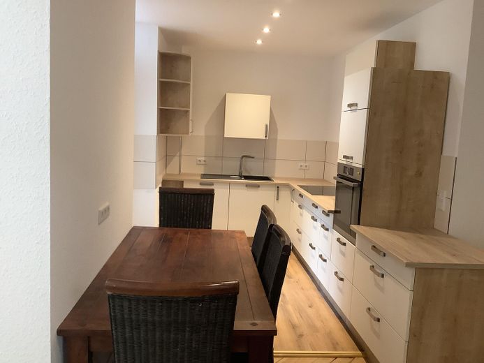 WG-ZIMMER-VERMIETUNG – Moderne 4er-WG – KEINE komplette Wohnung!! – Küche/Essbereich