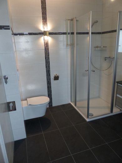 Appartement exclusif de 2 pièces au rez-de-chaussée avec grande terrasse orientée sud-ouest & jardin – écoénergétique à Buchloe – Photo 15