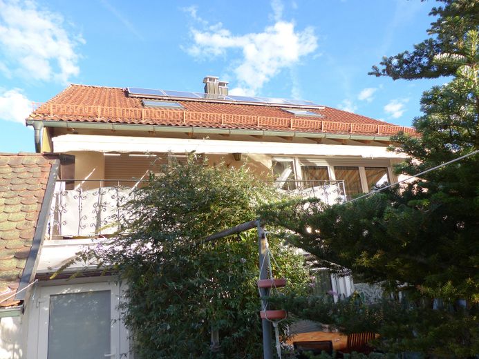 Südansicht mit Solaranlage