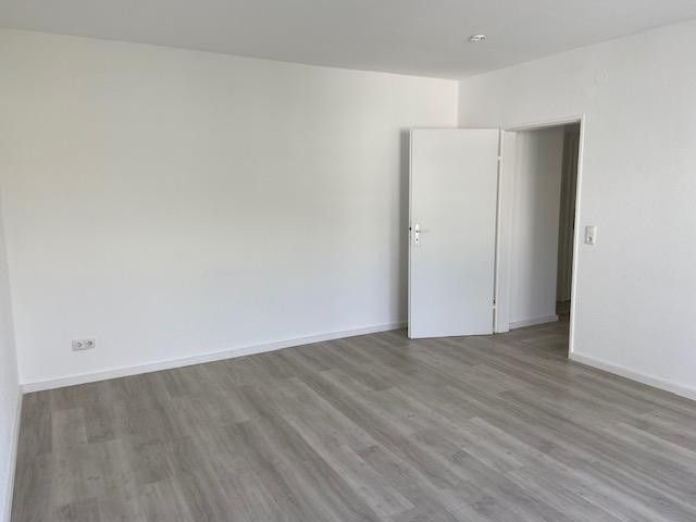 Francoforte Niederrad: Bellissimo appartamento di 2 locali con balcone – Wohnzimmer