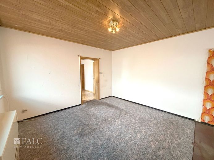 Handwerkerobjekt mit Dachterrasse und ehemaliger Werkstatt – Wohnzimmer OG