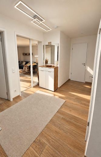 Abitare in esclusiva ad Augsburg-Göggingen: l’eleganza moderna incontra il comfort abitativo di alto livello – Flur