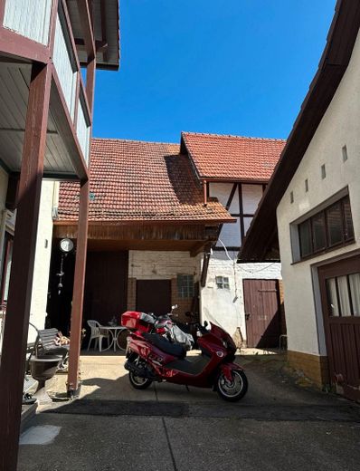 Großzügiges Mehrfamilienhaus mit Sauna in Nentershausen-Süß – Hof