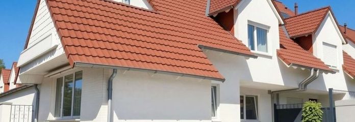 Doppelhaushälfte mit Gewerbeeinheit – Wohnen, Arbeiten und Investieren