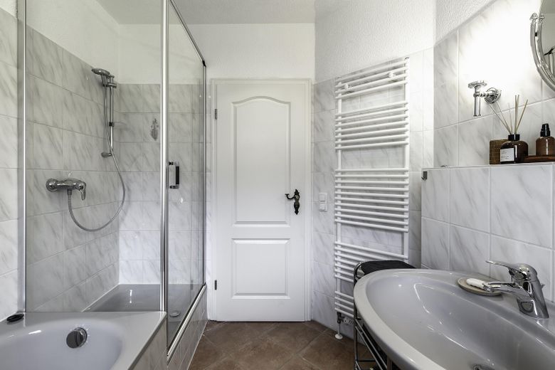 Vollbad mit Dusche