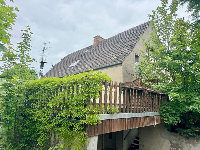 HORN IMMOBILIEN ++ großes Haus 7 Zimmer, mit großem Grundstück in Altentreptow, sanierungsbedürftig – Hausansicht