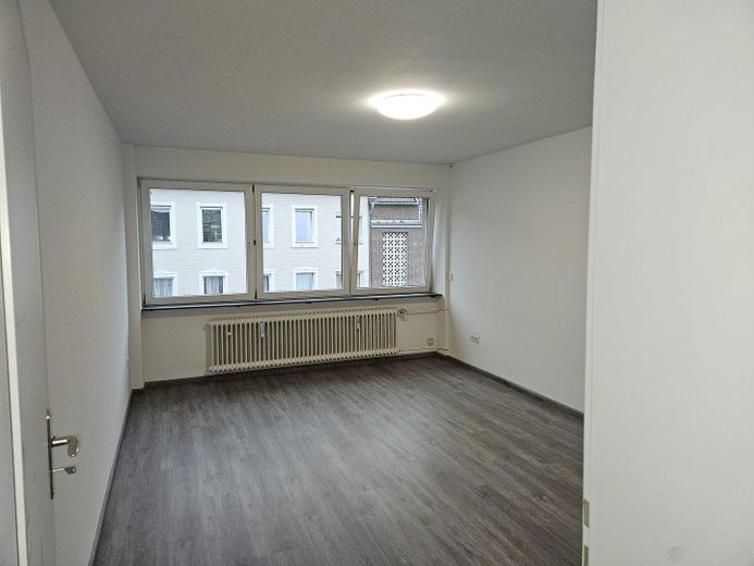 Appartamento luminoso di 3 locali, appena modernizzato, a Stolberg-Büsbach – Wohnzimmer