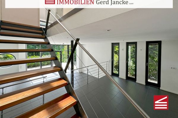 Architektonisch reizvolles Einfamilienhaus in begehrter Höhenlage von Baden-Baden