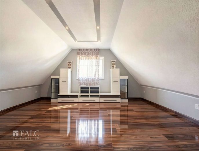 Elegantes Einfamilienhaus mit großzügigem Wohnambiente, Sauna und PV-Anlage – Studio