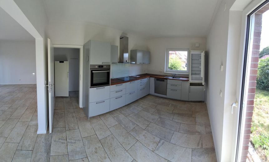 Bungalow come nuovo a Scharbeutz, frazione di Gleschendorf, in posizione immersa nella natura – Küche 12,93 m² + HWR 7,99 m²