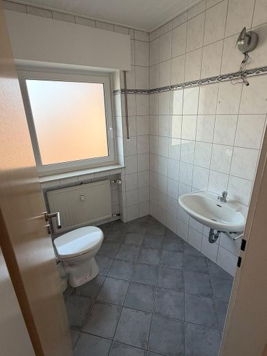 Großzügige Dachgeschosswohnung in Paderborn-Elsen – Mit XXL-Sonnenbalkon zum Entspannen! – Gäste-WC
