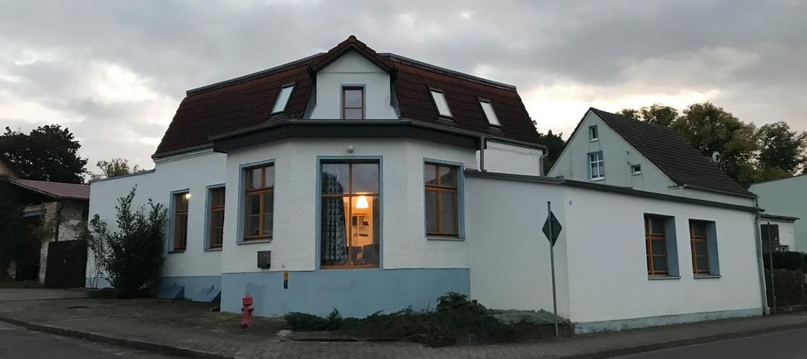 Großzügiges historisches Landhaus mit Studioatelier - familienfreundlich, Nähe Berlin, See & Wald – Hausansicht