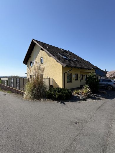 Exclusiva casa unifamiliar con invernadero, fotovoltaica, aire acondicionado, vistas lejanas, ubicación privilegiada de Neuwied-Heimbach-Weis – Foto 3