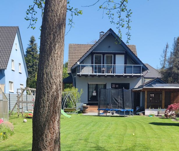 OHNE MAKLER! Freistehendes EFH auf 1.416 m² – seltenes Grundstück in zentraler Lage von Hennef – Titelbild
