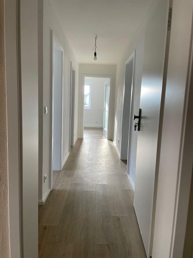 Ihr neu saniertes Zuhause in Schwandorf-Ettmannsdorf: 3-Zimmerwohnung mit Balkon – Flur