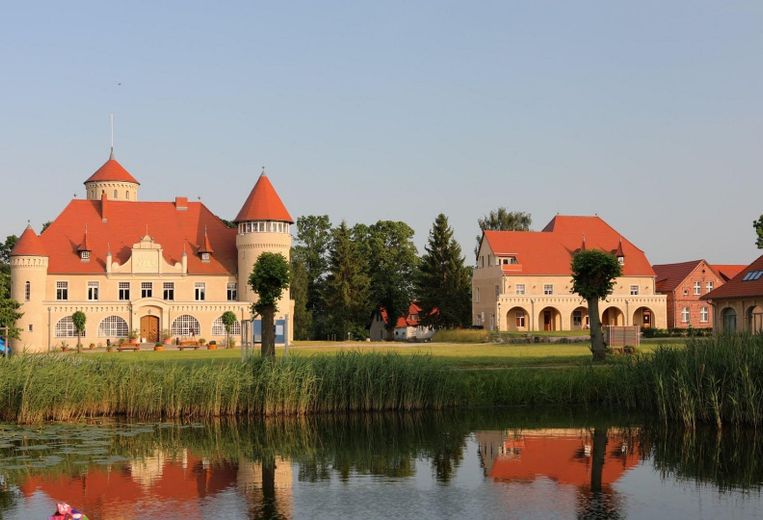 Stolpe,Schlosswiese mit Teich 