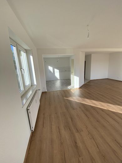 Blick vom Wohnzimmer in Küche