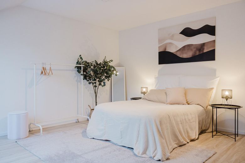 Frisch renovierte und bezugsfertige 3-Zimmerwohnung inkl. Parkplatz und mega Aussicht – Schlafzimmer