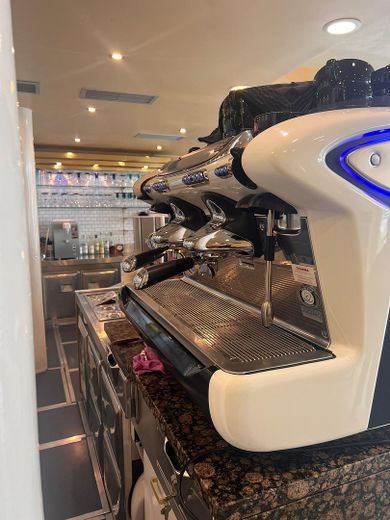Ice cream café for sale - fully equipped – Foto 13