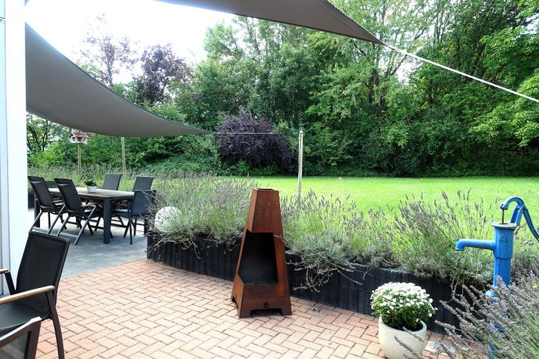 Terrasse u. Garten