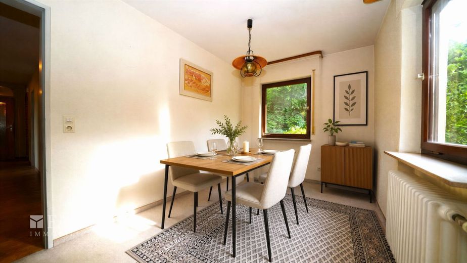 Naturparadies mit Weitblick auf die Stadt! Doppelhaus mit über 4.200 m² Grundstück - FALC Immobilien – Esszimmer EG links (Vis.)
