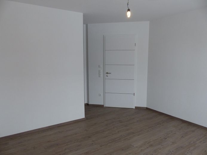 شقة راقية من غرفتين مع شرفة مشمسة باتجاه الجنوب الغربي – سكن موفر للطاقة في بوخلوه – Schlafzimmer zum Flur